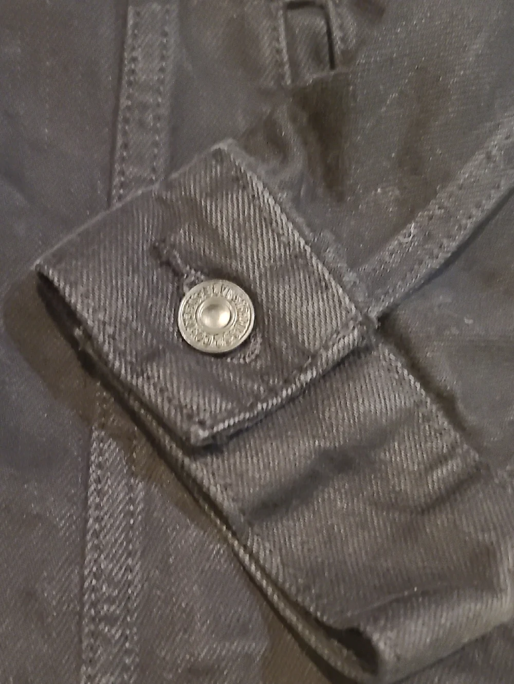 Levi's Black Men's Denim Trucker Jacket - Picture 9 of 11